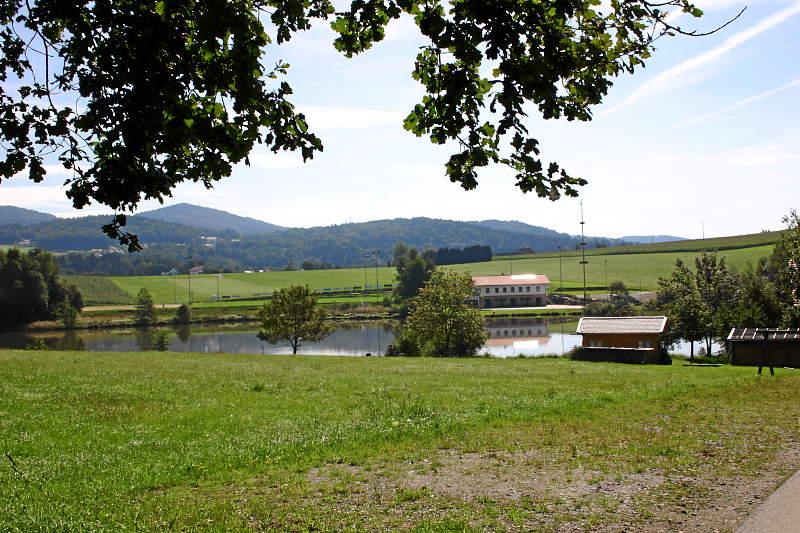 sportplatz_sv_kropfmuehl.JPG - Sportplatz SV Kropfmühl am Furtweiher